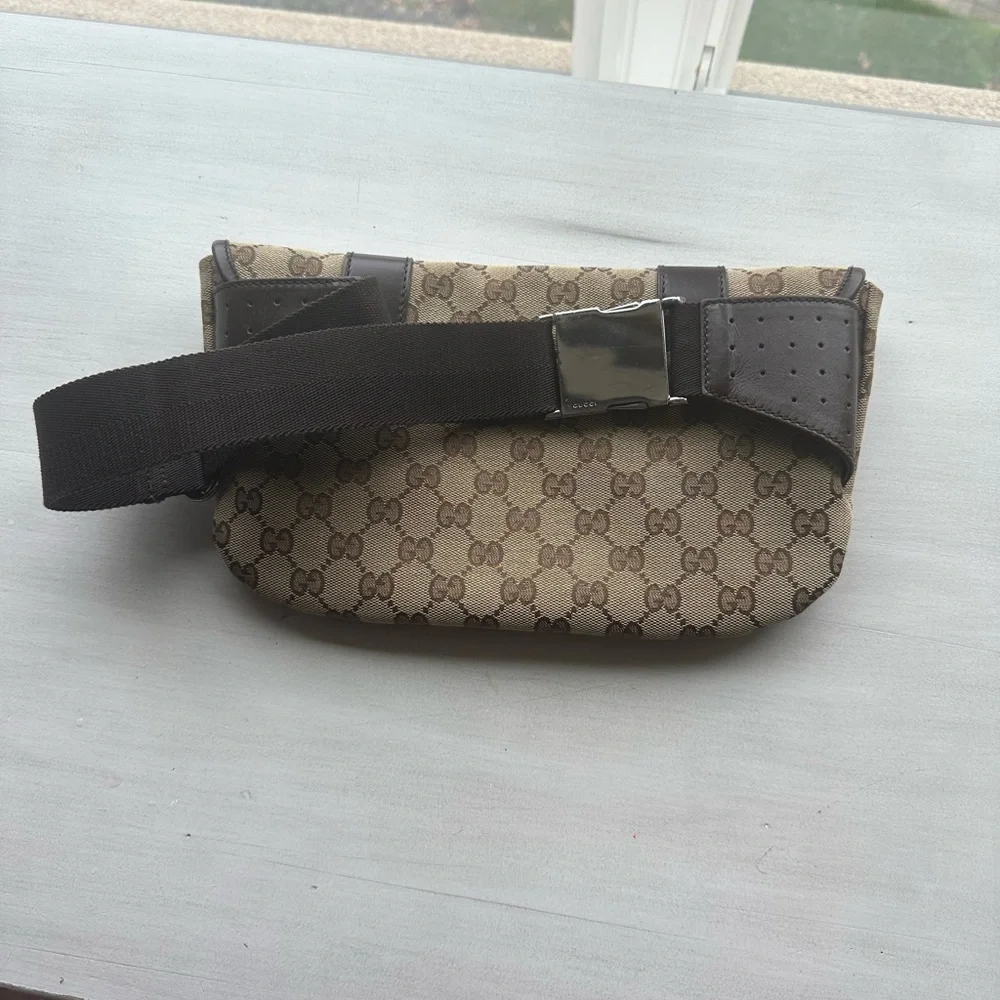 Gucci canvas belt bag in brown - Picture 2 of 5